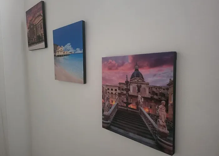 La Loggia In Centro Storico A Palermo